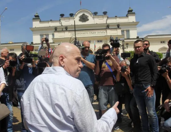 Слави Трифонов се връща пред парламента утре