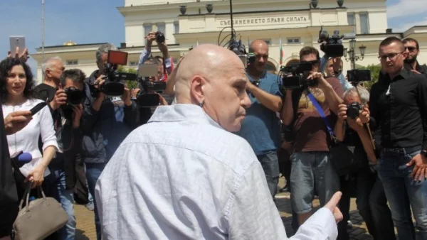 Слави за среднощните дебати в НС: Апотеоз на пошлостта, некадърността и простотията