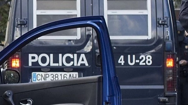 Автобус удари виадукт в Испания, има жертви