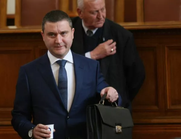 Горанов очаква тази година да има "неголямо превишение" на събраните данъци
