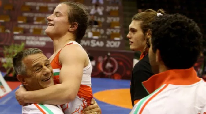 Липса на късмет раздели Дудова от световната титла по борба, сребро за българката!