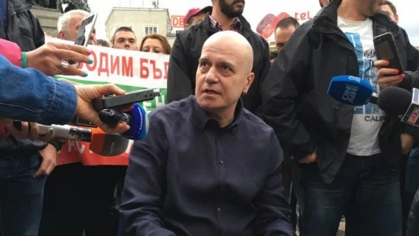 Решението на съда за референдума на Слави вече няма значение