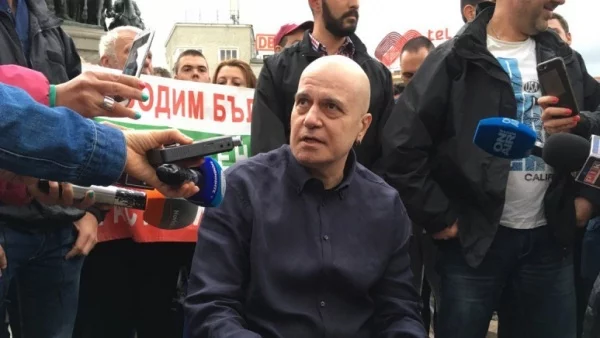 Мира Радева: Влизането на Слави в политиката е отдавна отлежало
