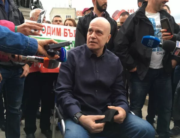 Слави Трифонов атакува президента Румен Радев за референдума
