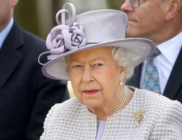 Елизабет II определи атентата в Манчестър като "акт на варварщина"