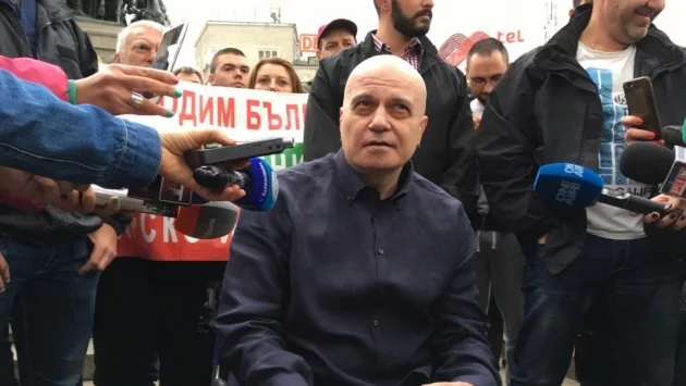 Слави: Държавата е такава, каквато си я направим