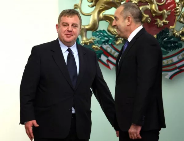 Президентът пита Каракачанов защо е пратил армията да издирва престъпник