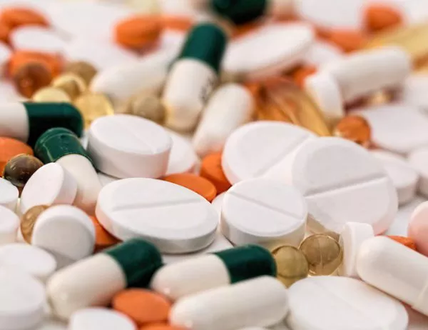 НЗОК планира да задължи лекарите да изписват по-евтини лекарства