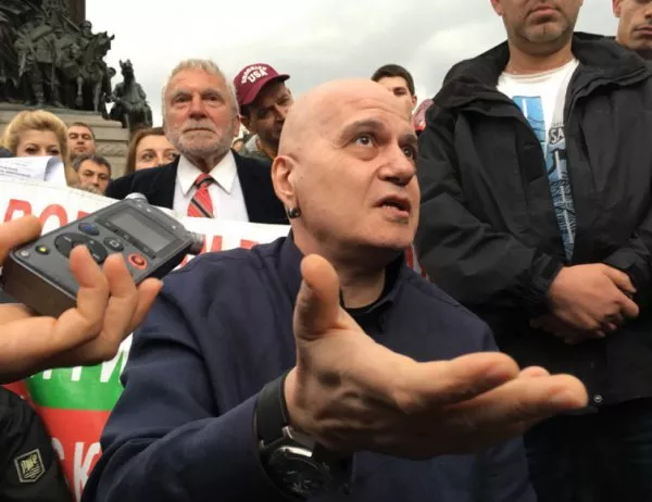 След загубен бас с репортер на Actualno.com: Слави Трифонов още не мисли да прави партия