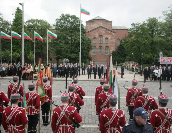 Президентът разкритикува Каракачанов заради тревожен доклад за армията
