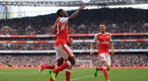 Евертън поглежда към друг нападател на Арсенал след неуспеха с Жиру