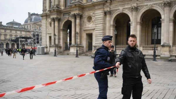 Хулигани отново влязоха в сблъсъци с полицията по Нова година във Франция