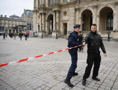 Френският полицай, разменил се за заложник, почина от раните си