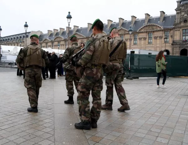 Френската полиция е осуетила серия от атентати в нощни кубове в Париж