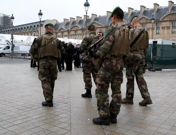 Франция ще върне задължителната военна служба