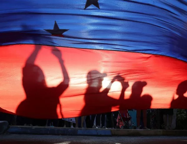 САЩ изтеглят семействата на дипломатите си във Венецуела