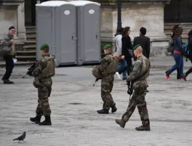 Франция ще удължи граничния контрол заради терористи 