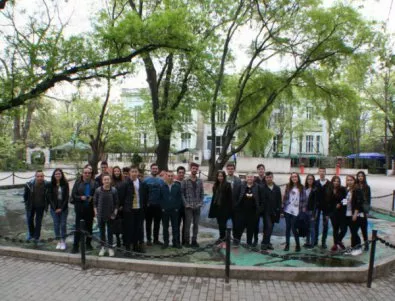 Млади еко-доброволци спасяват Черно море от замърсяване