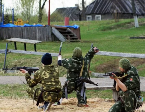 Докато България се двоуми за военното обучение, в Китай и Русия децата отдавна са войници
