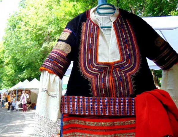 Стотици самодейци от България, Сърбия и Румъния събра фестивалът "Гергьовден" в село Антимово