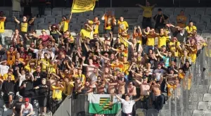 Свирепите фенове на Динамо Дрезден раниха 185 полицаи (ВИДЕО)