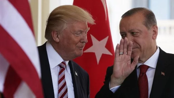 Лятото на ядрените им бомби, закани и смехории