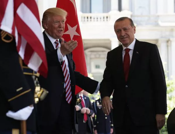 Тръмп предупреди Ердоган да се сдържа в Сирия