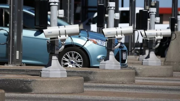 В Албания протестиращи унищожиха първия пункт за тол такси