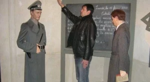Снимка с нацистки поздрав доведе до оставката на зам.-министър