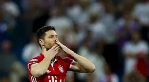 Алонсо се завръща във футбола като треньор