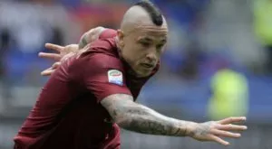 ВИДЕО: Наинголан смени марковия си гребен с нещо по-лошо