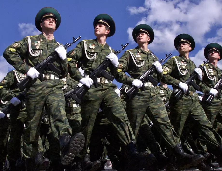 Арестович: Русия вече има осем армии, които може да започнат да воюват помежду си