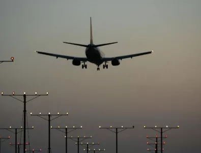 Самолет кацна аварийно на летище Бургас 
