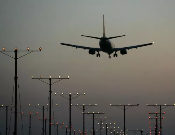 ОАЕ обвиниха Катар в "прихващане" на граждански самолет
