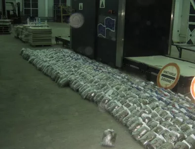 Хванаха кокаиново „муле“ с 1,5 кг. дрога в Атина