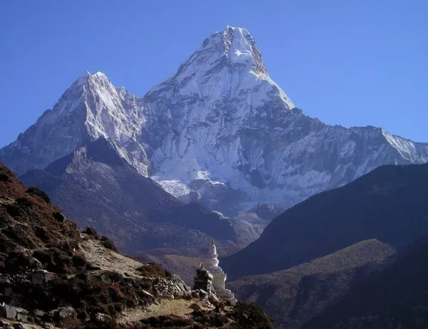 Първите за 2018 г. алпинисти качиха Еверест