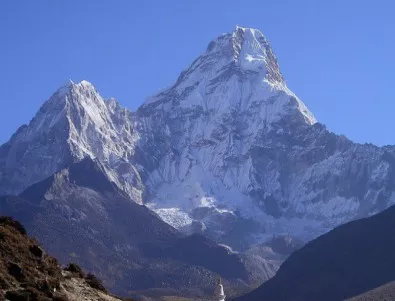 Жени шерпи повеждат алпинисти към Еверест