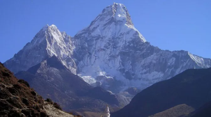 Още трима катерачи загинаха на Еверест заради задръстване  