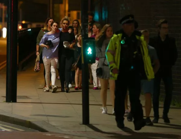 Бомбата от Манчестър подсказва външна помощ за терориста-камикадзе (СНИМКИ)