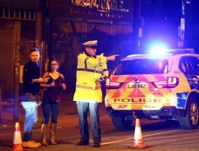 Британски полицаи пострадаха от неизвестно вещество при спасителна акция