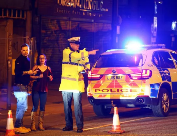 Автомобил рани петима пешеходци в Манчестър, шофьорът избяга