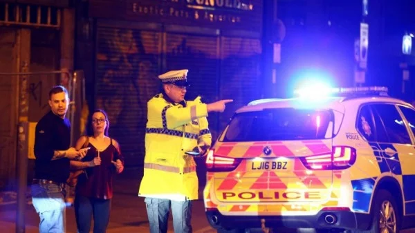 Автомобил рани петима пешеходци в Манчестър, шофьорът избяга