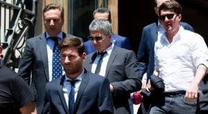 Креспо: Меси не успя да напусне Барселона заради баща си