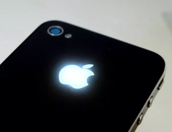 Как да накарате ябълката на вашия iPhone да светне (ВИДЕО)