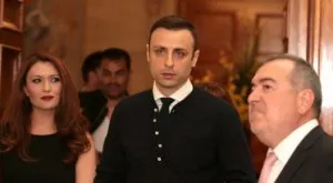 {{ otherArticle[0].article.title }}