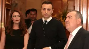 {{ otherArticle[0].article.title }}