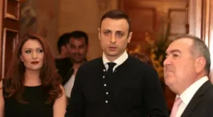 {{ otherArticle[0].article.title }}