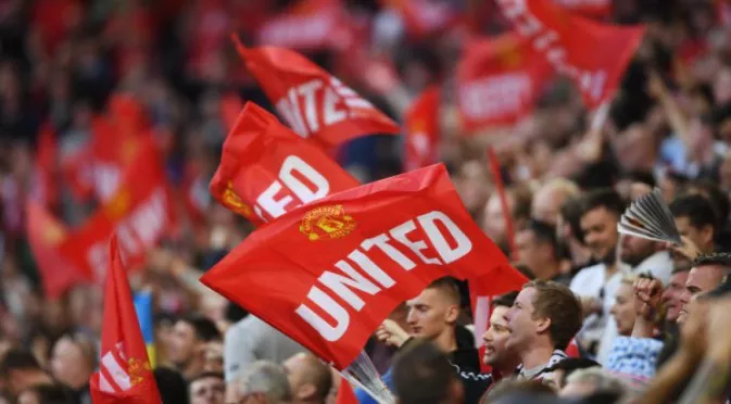 Феновете на Юнайтед ще гонят Удуърд и Глейзър със самолет с банер