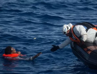 Стотици мигранти са изчезнали в Средиземно море при корабокрушение