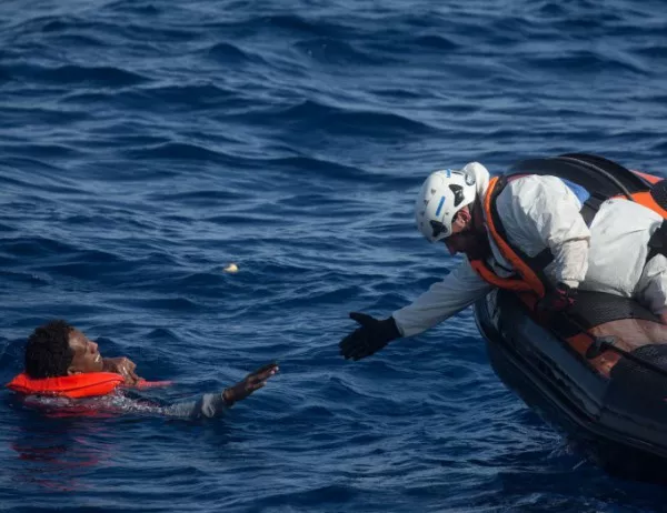 Десетки емигранти се удавиха при Тунис